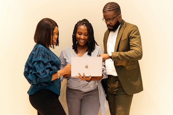 Optimisez l'Efficacité des Contrats de Service pour les Plateformes de Freelancing dans Votre Entreprise : Guide Pratique et Astuces Incontournables