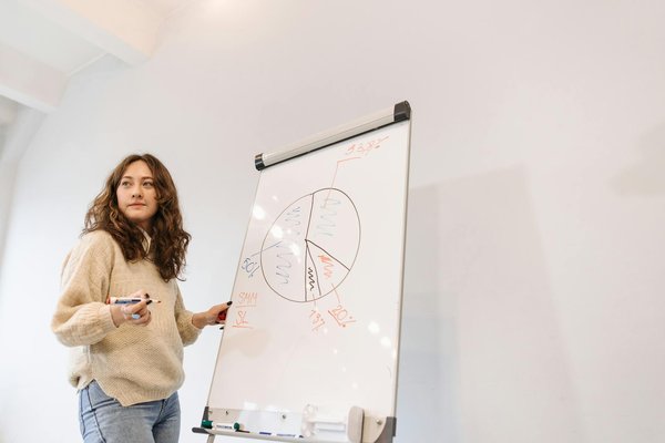 Maîtriser les Complexités Juridiques des Contrats Internationaux avec les Fournisseurs : Le Guide Pratique Ultime